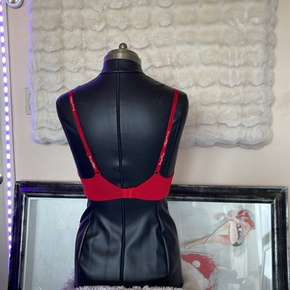 Tommy Hilfiger red strap bra with no wire bought but never warn washed though - Picture 4 of 6